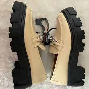 SALE! 💕 NEW No Boundaries Women's Fashion Shell-White Lug Loafers Size 6
